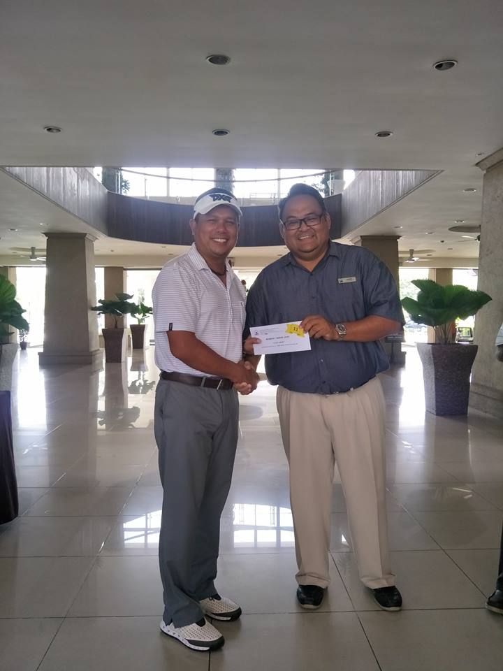 A Winner getting awarded at Glenmarie Hotel & Golf Resort Malaysia