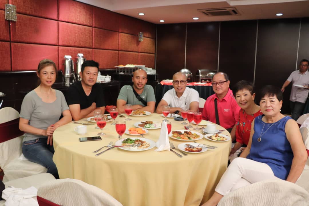 People having Dinner at Glenmarie Hotel & Golf Resort Malaysia