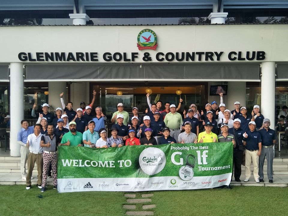 Group Picture of Golfers at Glenmarie Hotel & Golf Resort Malaysia