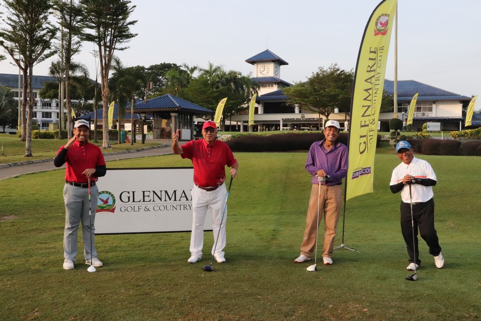 Four participants at Glenmarie golf course