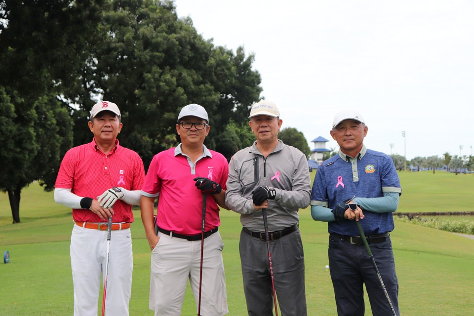 4 Golfers Posing at Glenmarie Hotel & Golf Resort Malaysia