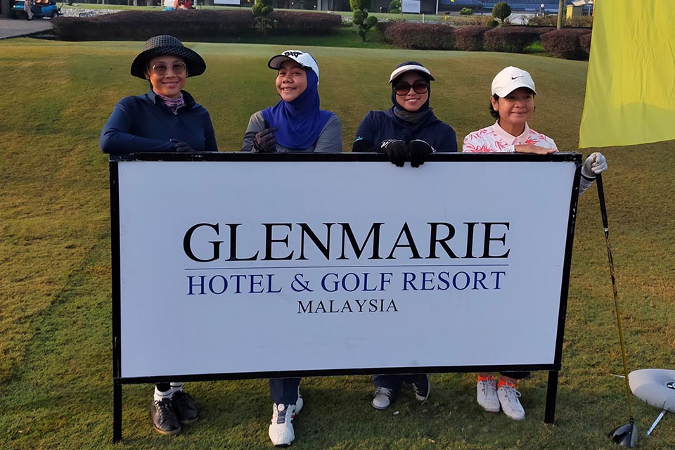 Female participants behind the Glenmarie Hotel & Golf Resort Board at the January Medal 2022