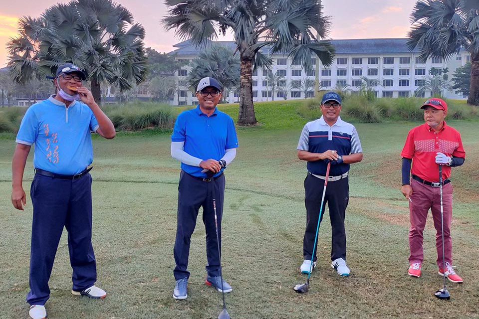A four-ball Group on the Tee off at Glenmarie Hotel & Golf Resort Malaysia