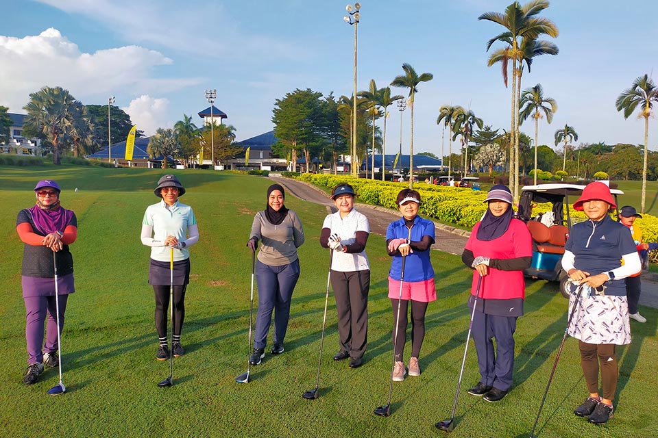 A group of golf players standing at the golf ground 
